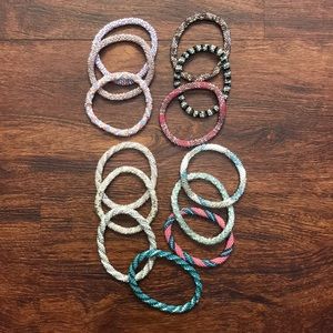 13 LILY AND LAURA bracelets
